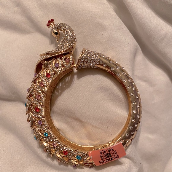 Peacock Clasp Bracelet - Picture 2 of 6